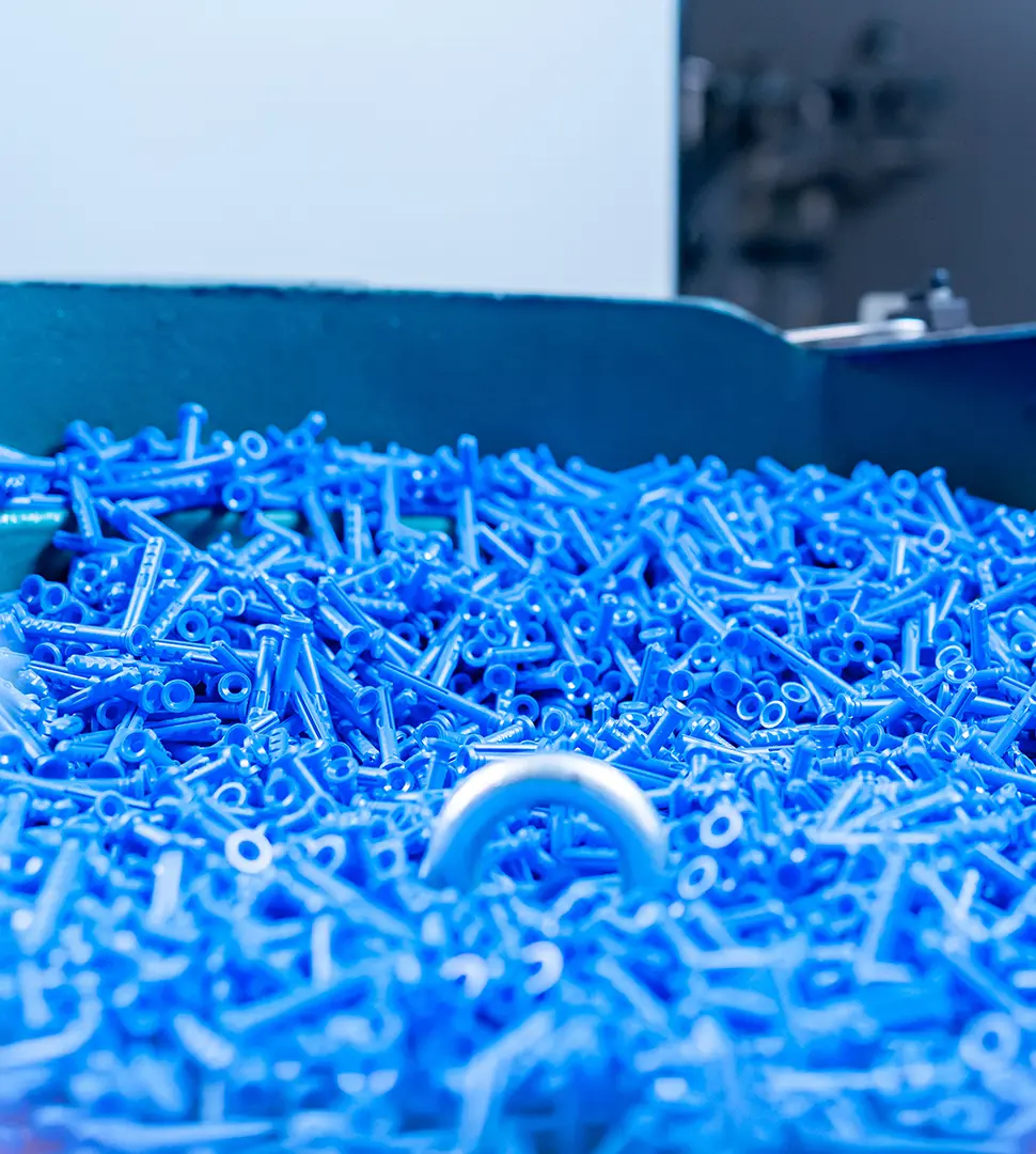 Abbildung mit blauen Nageldübeln